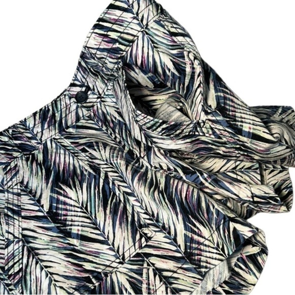 BANANA REPUBLIC BLACK WHITE COLOR-SPLASH FERNS SHORTS, SIZE 4 - Picture 2 of 5